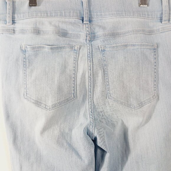 Spanx, Light Wash, High Rise, Flare Leg, Pull On, Sculpting Jean, Size Large - Picture 9 of 16